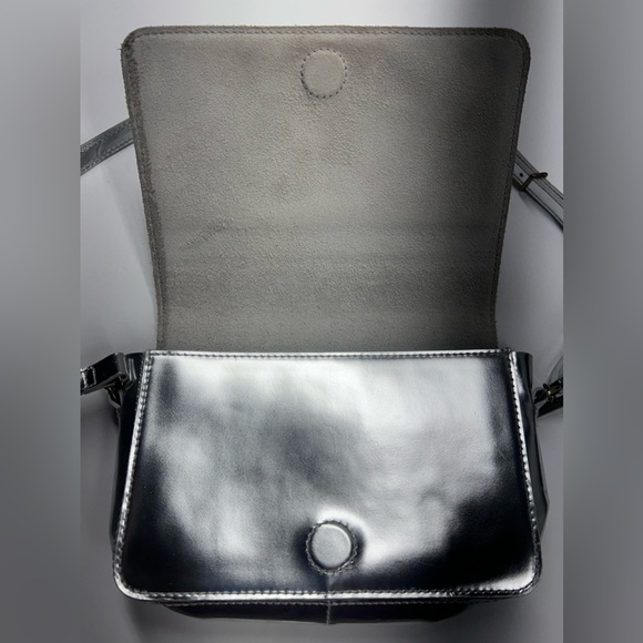 MADEWELL The Toggle‎ Flap Crossbody Bag in Specchio Leather - Silver - Picture 6 of 10